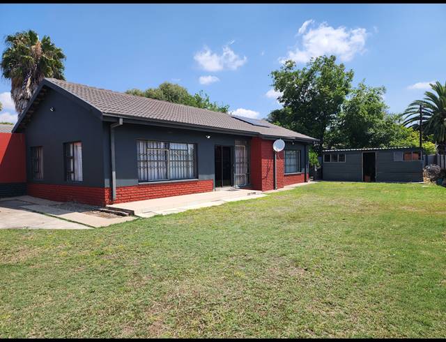 9 BEDROOM HOUSE FOR SALE IN IVY PARK